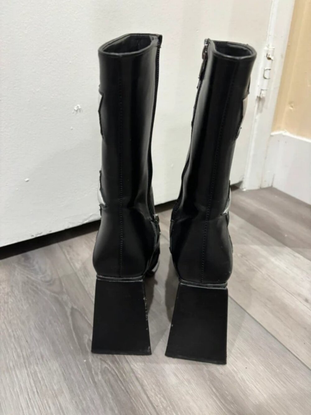 Lamoda Black Platform Star Boots - Picture 3 of 4